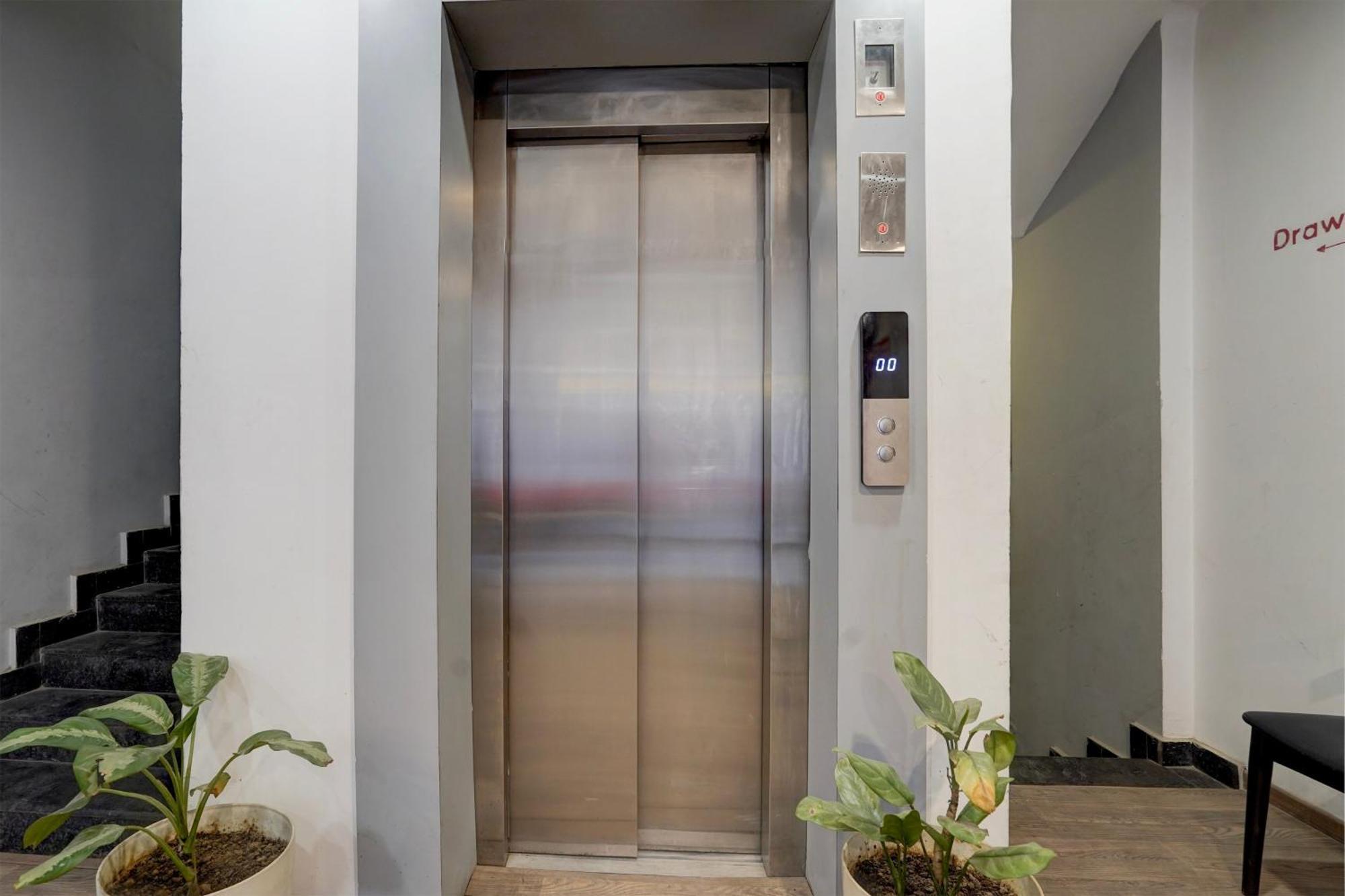 Super Townhouse Gomti Nagar Sector 6 Near Ekana Stadium Lakhnau Kültér fotó